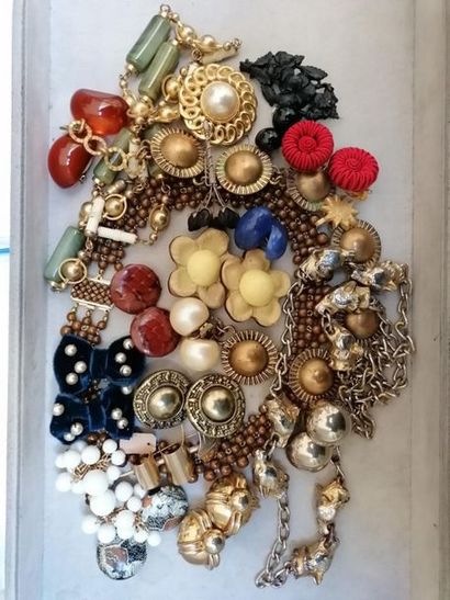 Bijoux fantaisies lot fashion jewellery, earrings, necklaces, brooches, earrings,...
