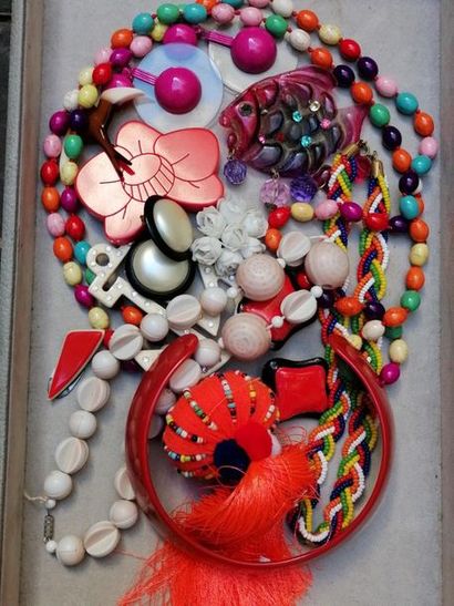 Bijoux fantaisies lot costume jewelry, necklaces, brooches, earrings