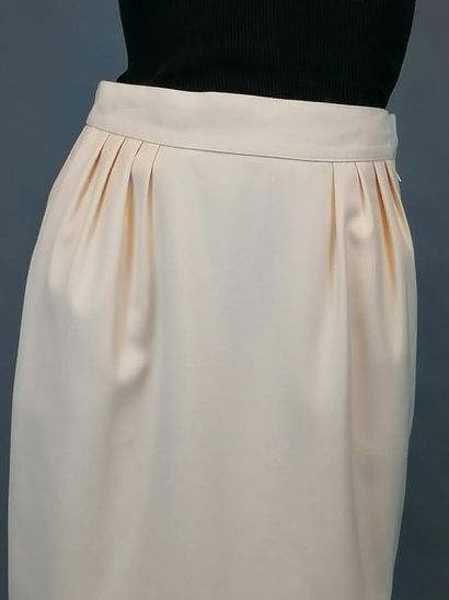 HERMES HERMÈS skirt in beige wool, size 36/38. Excellent condition. Length 70cm.