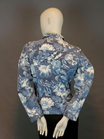 KENZO Blouson Jeans KENZO motif de fleurs, en coton , taille 36/38, très bon éta...