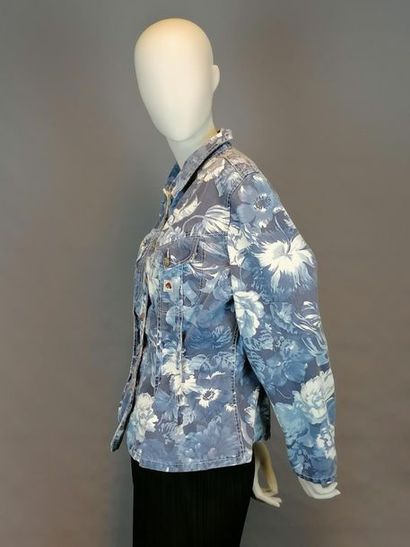 KENZO Blouson Jeans KENZO motif de fleurs, en coton , taille 36/38, très bon éta...