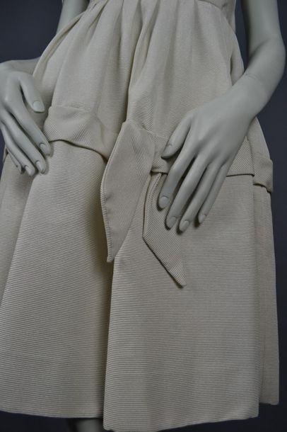 MODE VINTAGE Robe en ottoman de soie beige, travail de couturière des années 60 taille...