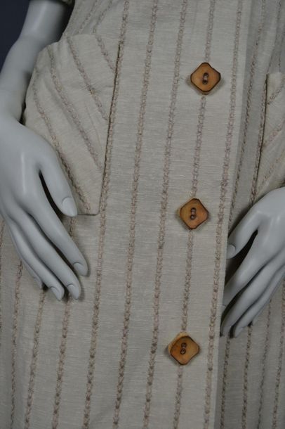 MODE VINTAGE Robe de couturière de quartier, en soie sauvage, boutons en bois, début...