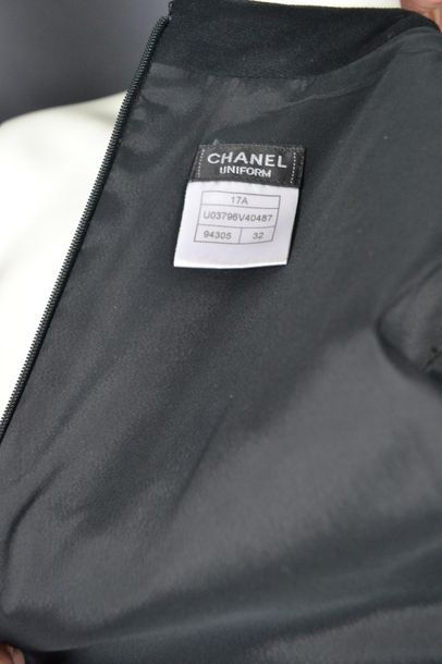 CHANEL Robe CHANEL uniform en coton, taille 36, très bon état.