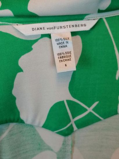 Diane von FURSTENBERG Robe croisée de Diane Von Furstenberg en soie, taille 36. Très...