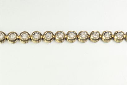 null Bracelet ligne en or jaune 18K (750/oo) composé de maillons ronds centrés de...