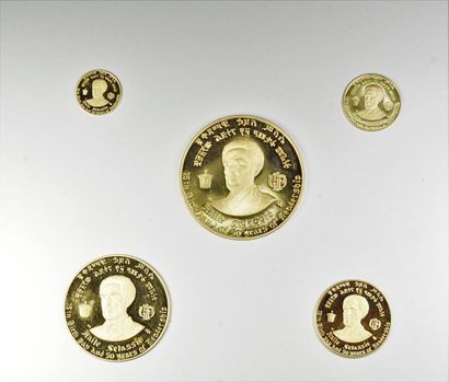 PIECES Coffret contenant cinq monnaies en or jaune (900/oo) de l'Empire Éthiopien,...