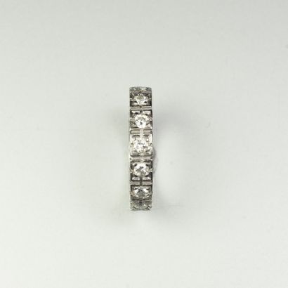 null Alliance Américaine en platine (850/oo) ornée de diamants taille brillant (un...