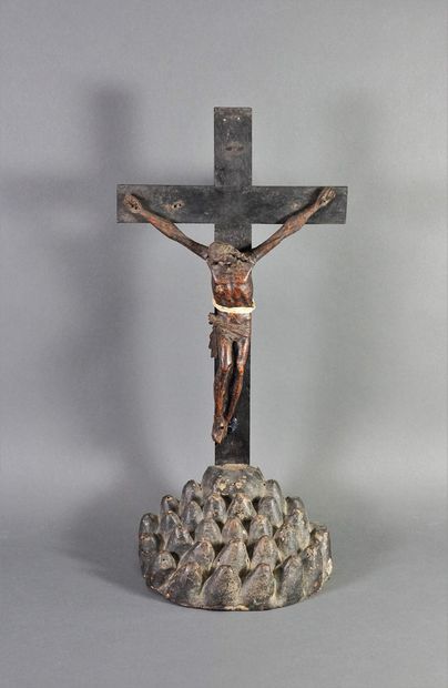 null 
Christ en croix en bois H 52 cm ( accident)
