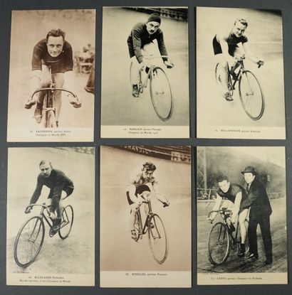 CARTES POSTALES Lot d'environ 30 cartes postales anciennes cyclisme