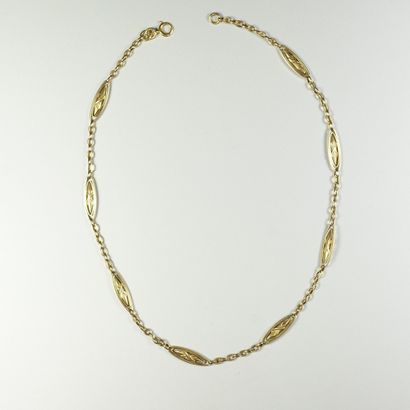  Chaîne giletière ancienne formant collier, en or jaune 18K (750/oo) à maille ovale...