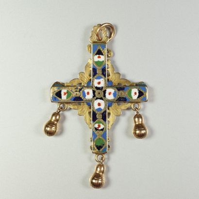 null Pendentif "Croix du Puy en Velay", en or jaune 18K (750/oo) à décor émaillé...