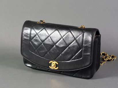 CHANEL Circa 1991 Bag "Diana" 25 cm in lambskin leather partially quilted black,...