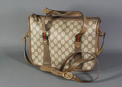 GUCCI Bag in monogrammed canvas and brown leather. scratches, wear on the corner...