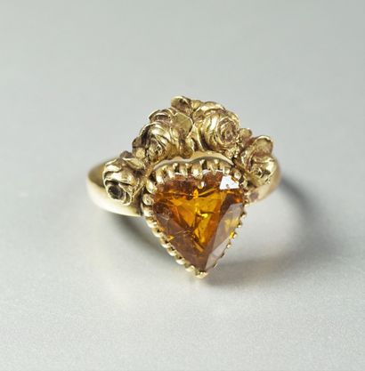 null 
Yellow gold ring (750 thousandths) set with a citrine Gross weight: 5.6 gr...