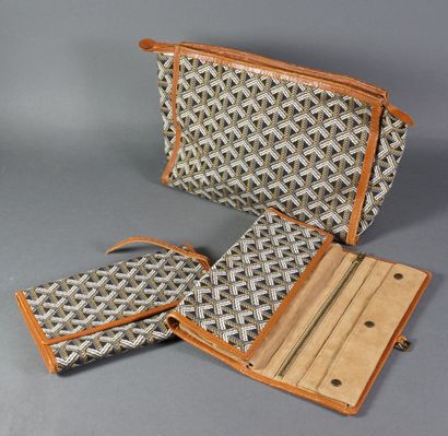 Maison GOYARD 
Set composed of a clutch bag, a jewel case and a brown leather and...