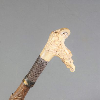 null Dayak ritual dagger (Borneo). Ivory handle and liana braid. Missing small side...
