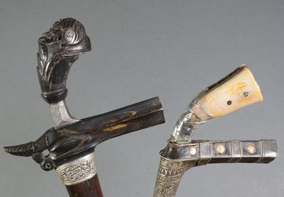 null Lot of two daggers : - Kriss of small size with ebony handle carved with a bird...