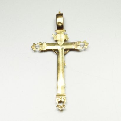 null Croix Lorraine ou "Croix d'Abbesse" en or jaune 18K (750/oo), la face agrémentée...