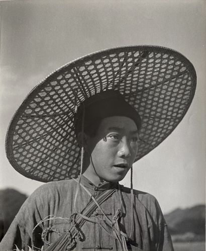 INDOCHINE – PIERRE VERGER (1902-1996) "Tsinh Ho", ca. 1935. Photographie. Tirage...