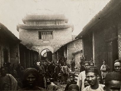 CHINE - AUGUSTE FRANÇOIS (1857-1935) Album présentant les photographies contacts...