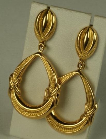 null Paire de pendants d'oreilles en or jaune à décor de gouttes agrémentées de rubans...