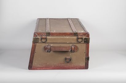 MALLE DE VOITURE Trunk in coated canvas. Locks and latches in gilded brass, lozinated...