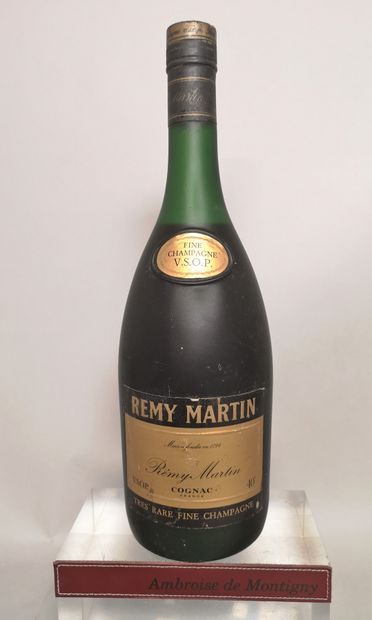 Cognac 1 magnum COGNAC REMY MARTIN Very rare fine champagne VSOP. Label slightly...