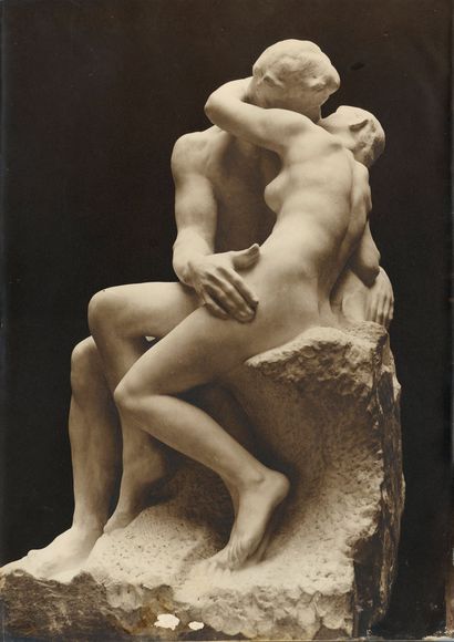 JACQUES ERNEST BULLOZ (1858-1942) Attribué à Le Baiser, sculpture d'Auguste Rodin,...