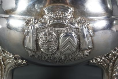 Chambre des Comptes de Lorraine, 1765-1771 , Joseph BARDE Orfèvre 
Silver oille pot...