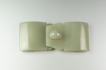 null Belt buckle composed of two elements in carved jadeite interlocking. Dimensions...