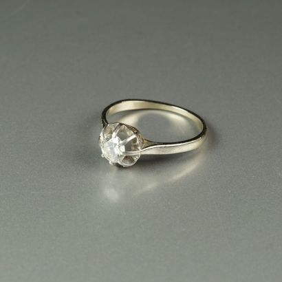 null Bague solitaire en or gris 18K (750/oo) et platine (850/oo) sertie d'un diamant...