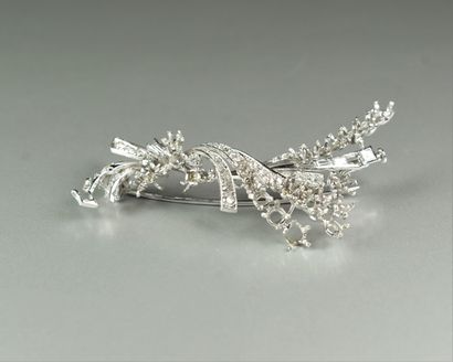 null 18K (750/oo) white gold "Gerbe" brooch set with old-cut and baguette diamonds...