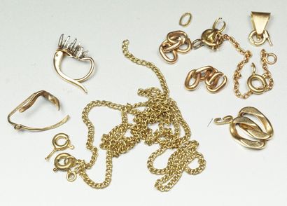 null Lot of small pieces of 18K (750/oo) and 14K (585/oo) yellow gold, including...