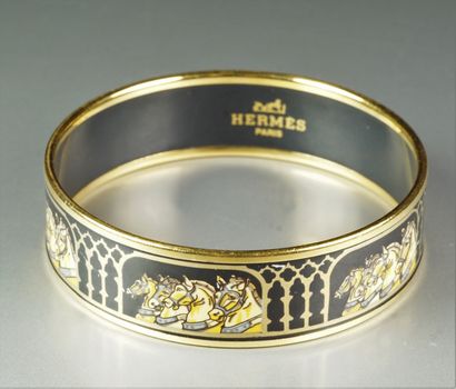 null HERMÈS Paris : Bracelet Jonc rigide fermé en métal doré à décor émaillé polychrome...