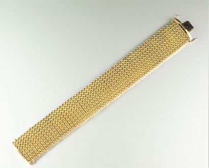 Bracelet ruban en or jaune 18K (750/oo) tressé....