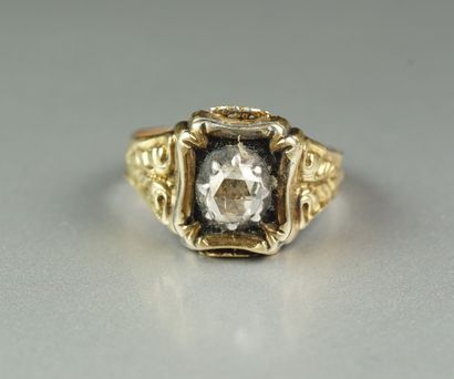 Antique ring in 18K yellow gold (750/oo)...