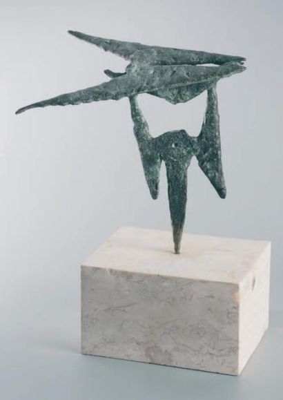 Yerassimos SKLAVOS 1927 1967 Hirondelle Epreuve en bronze patiné vert soudé, signée...