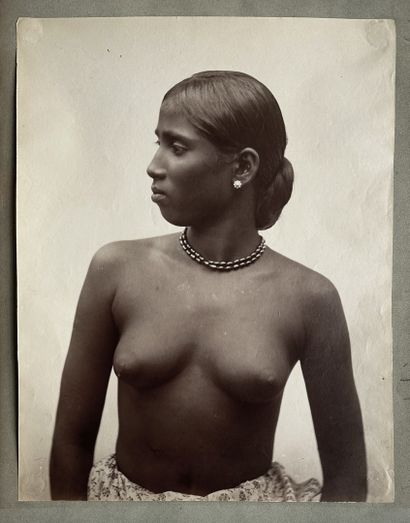 CEYLAN CEYLAN
Portrait de femme cinghalaise, ca.1880.
Photographie. Tirage albuminé...