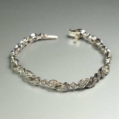 Bracelet semi-rigide en or gris 18K (750/oo)...