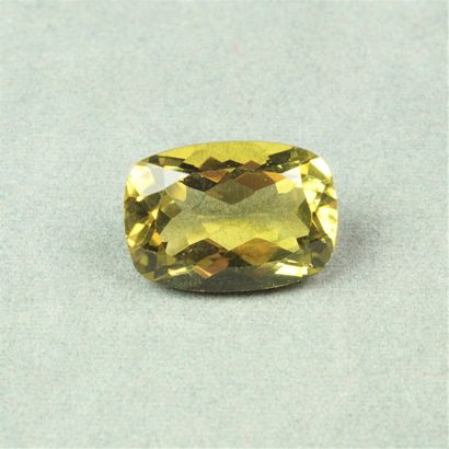 null Un quartz "lemon" non monté de forme rectangulaire coussin pesant 34,50 carats...
