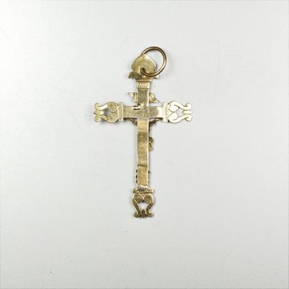 null Pendentif "Croix de Champagne" en or jaune 18K (750/oo) à décor uni-face. Petites...