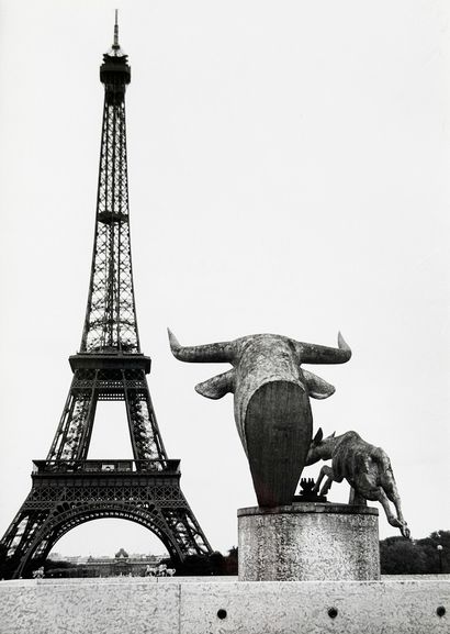 INGI (Louis Ingigliardi, dit) 1915-2008 PARIS La tour Eiffel vue du Trocadéro, octobre...