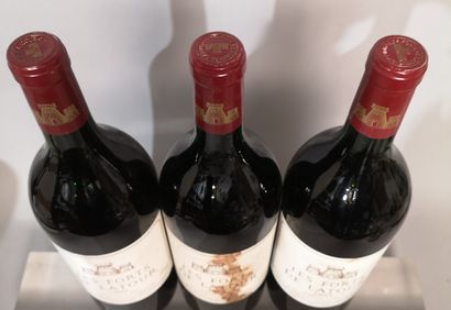 null 3 magnums Les FORTS de LATOUR - 2nd vin du Ch. LATOUR Pauillac 1993 Etiquettes...