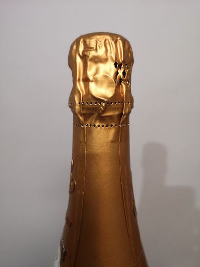 null 1 bouteille CHAMPAGNE CRISTAL de ROEDERER 2002 En coffret