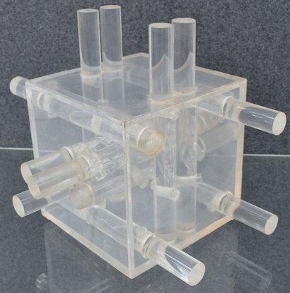 Martha BOTO (1925 - 2004) Sculpture en plastique formée de tubes cylindriques coulissants...