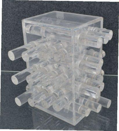 Martha BOTO (1925 - 2004) Tubes de plexiglas coulissants dans une structure rectangulaire...