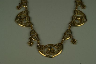 null Collier draperie en or jaune filigrané, vers 1900. Poids brut:16 g