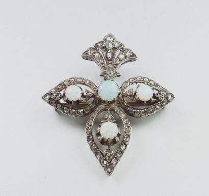 Antique brooch in 18K (750/oo) yellow gold...