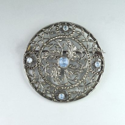 Broche pendentif en argent (800/oo) à décor...